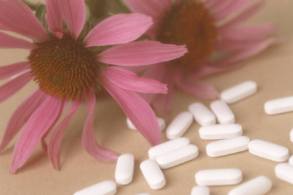 花と錠剤の写真